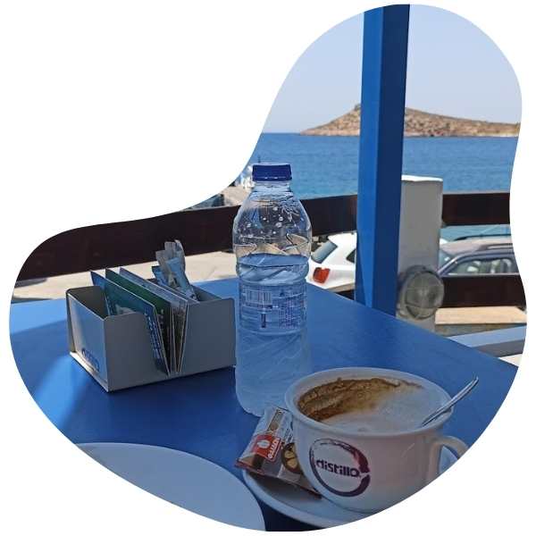 Koffie bij de haven van Myrties, Kalymnos (1)